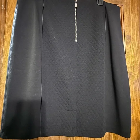 Laundry by Shelli Segal pencil skirt with quilting and piping detail size 12 EUC - Picture 3 of 3